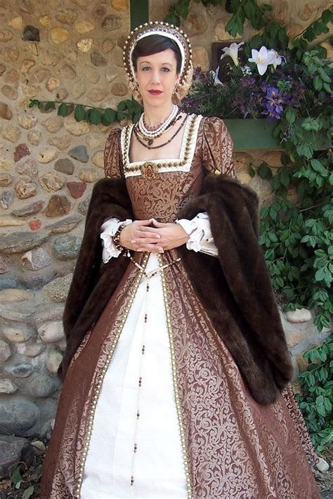 Tudor Costume With Images Tudor Costumes Renaissance Fashion Renaissance Dresses