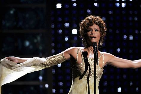 Whitney Houston relembre o estilo da icônica cantora Metrópoles