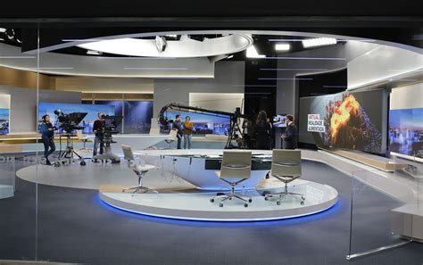 Sic notícias anteriormente cnl, é um canal temático de informação da estação de televisão portuguesa sic, fundada a 8 de janeiro de 2001. SIC Notícias Broadcast Set Design Gallery