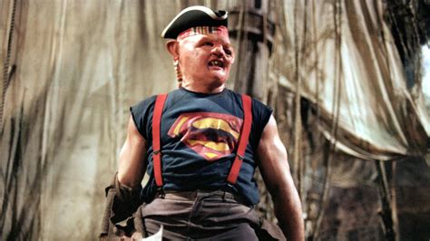 An epic childen's adventure of subterranean caverns, sunken galleons and a fortune in lost pirate treasure waiting to be found by a group of friends known as the goonies. I Goonies, la tragica storia dell'attore che interpretava Sloth - La casa del cinema 📽