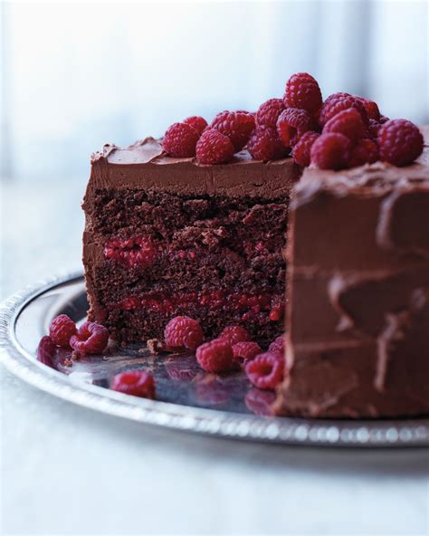 It's light, chocolate pudding taste makes it a versatile cake. The 25+ best Chocolate cake raspberry filling ideas on ...