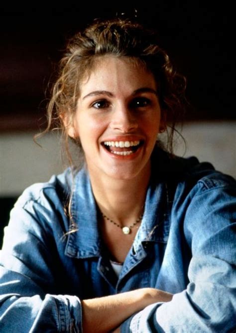Photos Of Beautiful Julia Roberts With Her Long And Curly Hairstyle