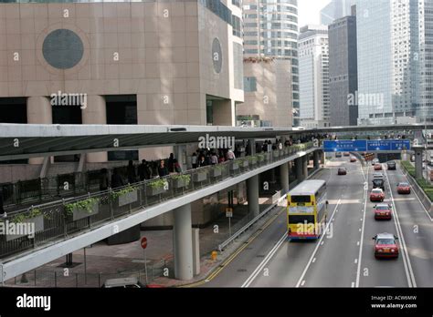 Elevated City Centre Walkway Hong Kong Stock Photo Alamy