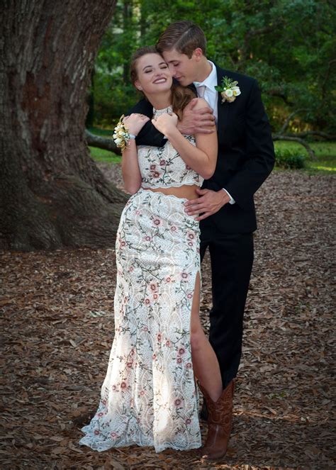 Pin By Michael Anthony On Prom Prom Picture Poses Prom Poses Prom