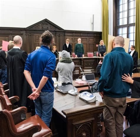 Justiz Prozess Gegen Mutmaßliche Linksextreme Wegen Geplanter Brandanschläge In Hamburg Welt