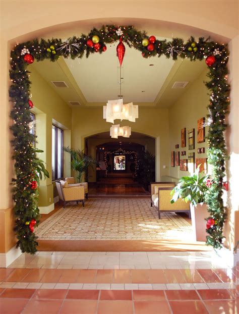 30 Christmas Decorations For A Hallway Decoomo