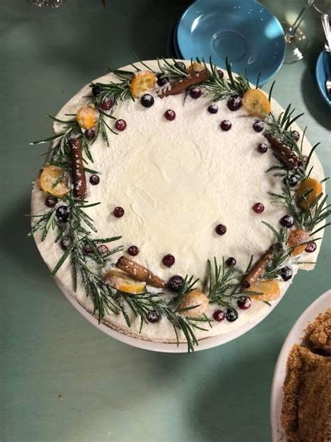 Easy star tip cake decorating idea at the cookie writer. Christmas carrot cake. #cake #winter #christmas #carrot # ...
