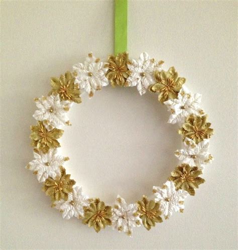 Making A Paper Poinsettias Wreath My Frugal Christmas