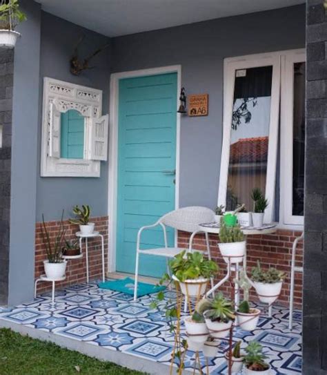 Aug 09, 2020 · warna cat pintu hunian minimalis ini terlihat outstanding terlebih jika dinding rumah berwarna kalem. Pintu Rumah Minimalis Type 45 Desain Menarik Dari Berbagai ...