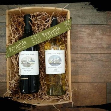 She uses a wide selection of exceptional, hand selected fresh flowers, letting the natural beauty of the flowers speak for themselves. Cape Cod Cellars Gift Box : Middleboro, MA Florist, Wine ...