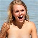 Annasophia Robb Poses For A Completely Nude Photo