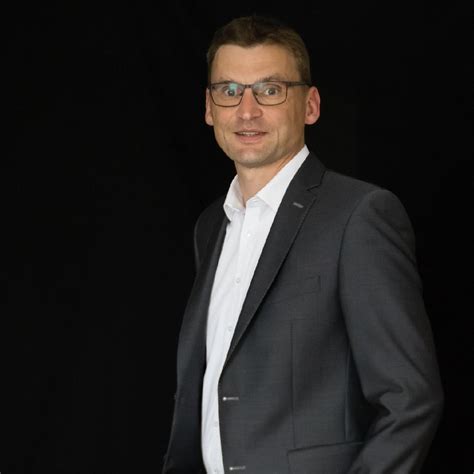 Sie finden detaillierte informationen über vr bank handels und gewerbebank eg: Jürgen Schmidt - Qualifizierte Kreditsachbearbeitung im ...