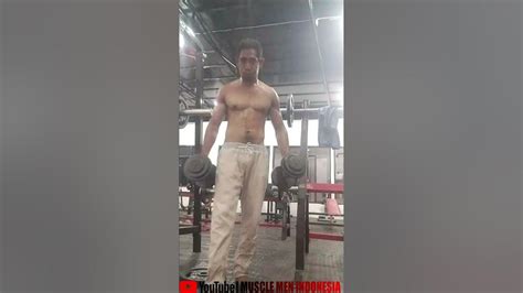 Kekar Berotot Gym Keringetan Mantap Satisfying Muscle Man Gym Sweaty Flexing Show Off Youtube