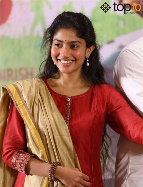 Sai pallavi at 65th filmfare awards beautiful malayalam actress sai pallavi at 65th filmfare awards in maroon saree sai pallavi in maroon saree events, gallery, kollywood actress, models, photo shoot, stills. Sai Pallavi Indian actress | Indian actresses, Actresses ...