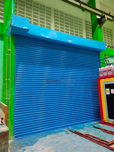 Ketebalan kusen bisa disesuaikan dengan ketebalan dinding dan material pabrikasi. Pemasangan Pintu Rolling Door Industri Otomatis Polos ...