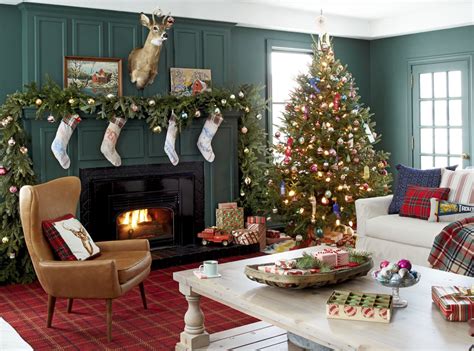 When the top inch of soil in the compartment feels dry to the touch. An Inspirational Guide to Farmhouse Christmas Decor