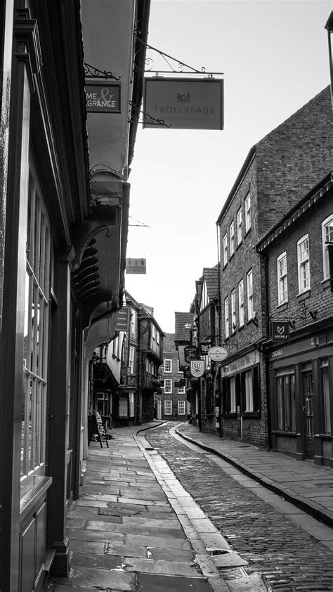 Download Wallpaper On The Streets Of York England 1080x1920