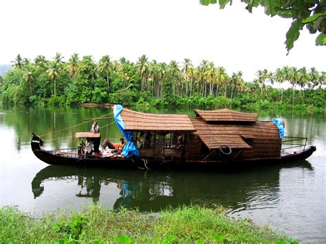 Know Beauty Of Amazing Kerala Houseboats