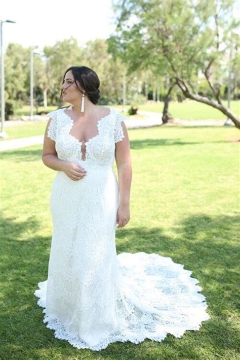 Ob im sommerkleid, in jeans oder im eleganten. Ausgewählte Brautkleider für Frauen mit großer Oberweite ...