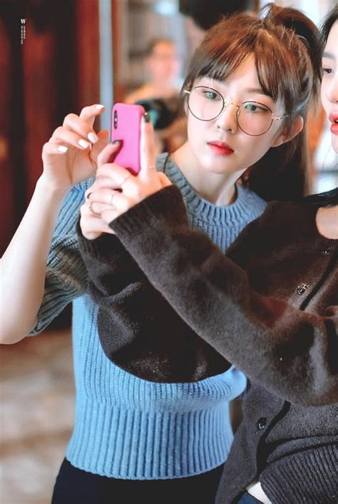 Red Velvets Irene Wearing Round Glasses Is The College Fantasy We All
