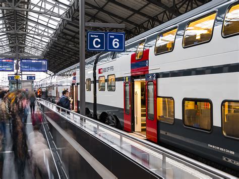Située en etranger, la gare de lausanne permet aux voyageurs de se rendre rapidement en train dans de grandes villes comme paris, milan ou venise. Feu vert pour la nouvelle gare de Lausanne | LFM la radio
