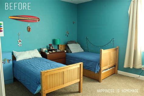 Accent walls are an effective design tactic. Boys Bedroom: Graphic Racing Stripes Painted Accent Wall ...