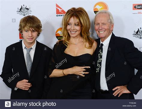 To many people paul hogan is the quintessential australian. Actress Linda Kozlowski Stockfotos und -bilder Kaufen - Alamy