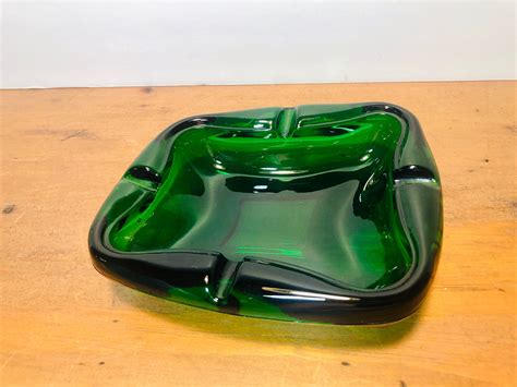 Vintage Mid Century Ashtray Emerald Green Ashtray Etsy Vintage Art Glass Vintage Ashtray