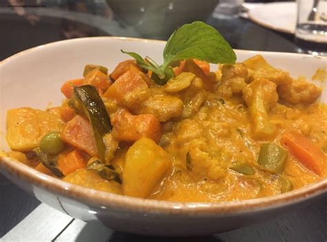Skinnyhippo Malaysias Vegetarian Food Guide Khans Indian Cuisine