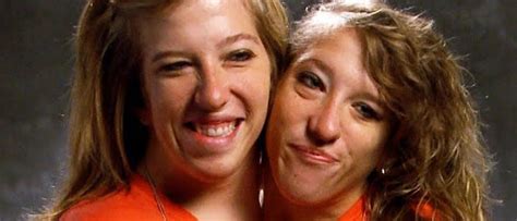 Abby And Brittany Hensel Restroom 30 Fun Things About Conjoined Twins