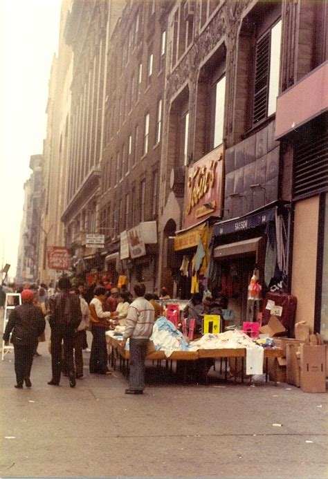 Amazing Photographs Capture Street Scenes Of New York City In 1982 1983