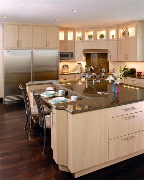 Woodmode Flat Panel Cabinet Kitchen With Breakfastprep Island