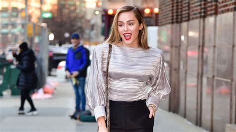 Miley Cyrus Reveals Grueling Hour Plus Schedule While Working In Hannah Montana Los Us