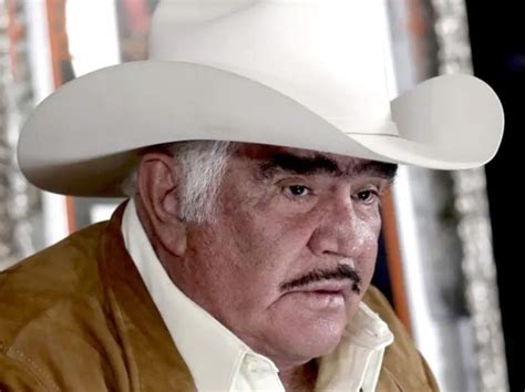 According to a post on the icon's facebook page, fernandez is on a ventilator and in critical condition after undergoing surgery at a hospital in guadalajara. Vicente Fernández rechazó trasplante de hígado porque temía que fuera de un homosexual | El ...