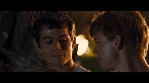 Dylan Obrien And Thomas Sangster Alsmost Kiss Maze Runner Blooper Youtube