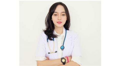 Bikin Semangat Check Up Ini 5 Dokter Cantik Di Indonesia Yang Punya