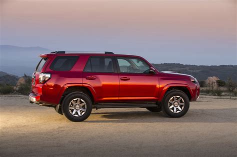 トヨタ・ハイラックスサーフ , toyota hairakkususāfu ) which was withdrawn from the market in 2009. Toyota 4Runner 2015: lujo y capacidades. | Lista de Carros