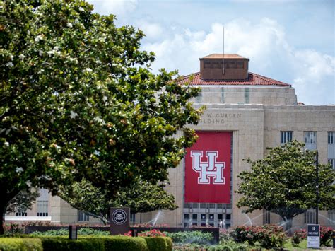 Us News And World Report Ranks Uh Among Best Colleges For 2021