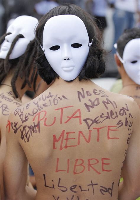 Mujeres colombianas se desnudan para protestar contra discriminación de puta Spanish china org