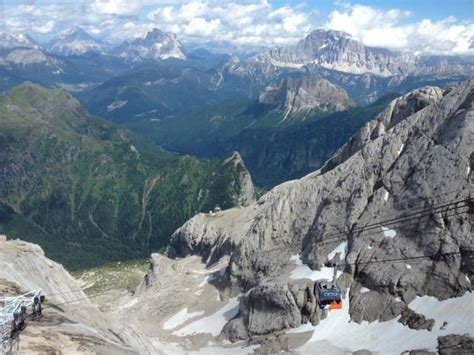 A serauta, stazione d'arrivo del secondo tronco, si visita il museo marmolada grande guerra. Sabato 25 giugno riapre la funivia per la Marmolada ...