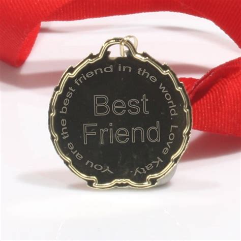 Looking for the perfect gift for your friends? Best Friend Medal | The Gift Experience