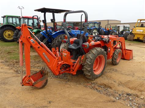Id3961 Kubota L3400 Tractor Open 4wd Wla463 Loader Bucket And