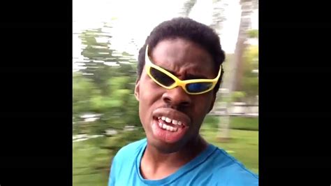 Kabel Effektiv Drøm Black Guy With Glasses Laughing Pak At Lægge