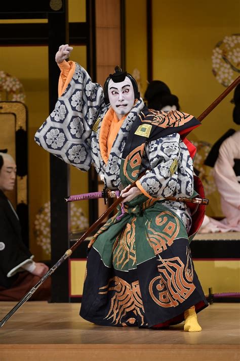 He is the eldest son and successor of the celebrated ichi. 「【画像】市川海老蔵、2021年の幕開けをお家芸の『毛抜』で ...