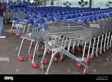 Tesco Shopping Trolleys Hi Res Stock Photography And Images Alamy