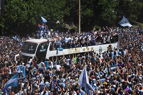 Watch Argentina World Cup Team Have To Be Taken From Their Parade Bus