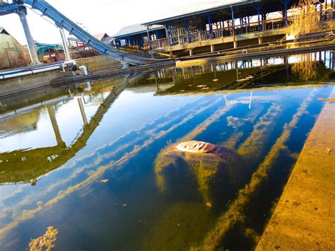 Six Flags Nola Sunken Log Flume Boat Abandoned Theme Parks