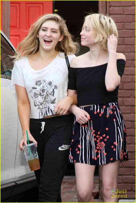 Willow Shields Gets Surprised By Sister Autumn In Los Angeles Photo 805608 Photo Gallery