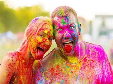 What is the Holi Festival?and why is it celebrated by throwing coloured ...
