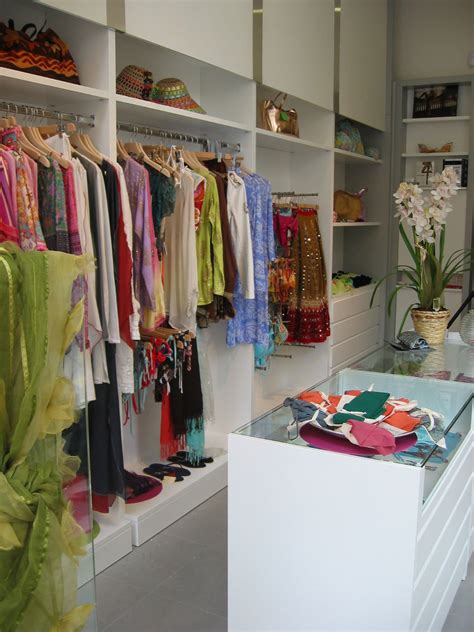 La nostra equipe studia con te la soluzione più adatta ad ogni stanza del tuo ufficio. Negozio di abbigliamento Napoli | ArecoDesign Napoli